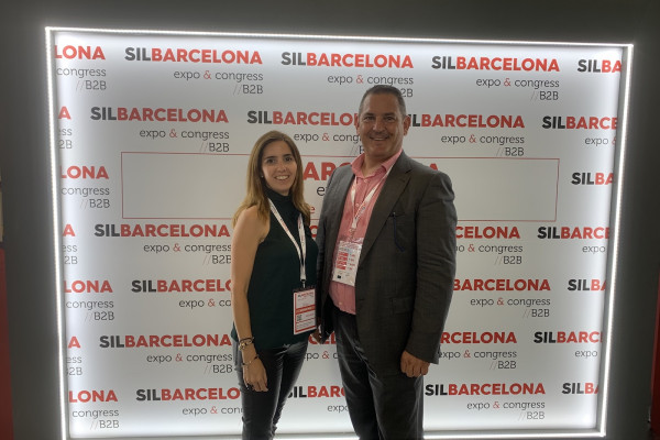 Eli Benítez y Sergio Cabrera dan a conocer los servicios de e2e Logistics en el SIL 2019